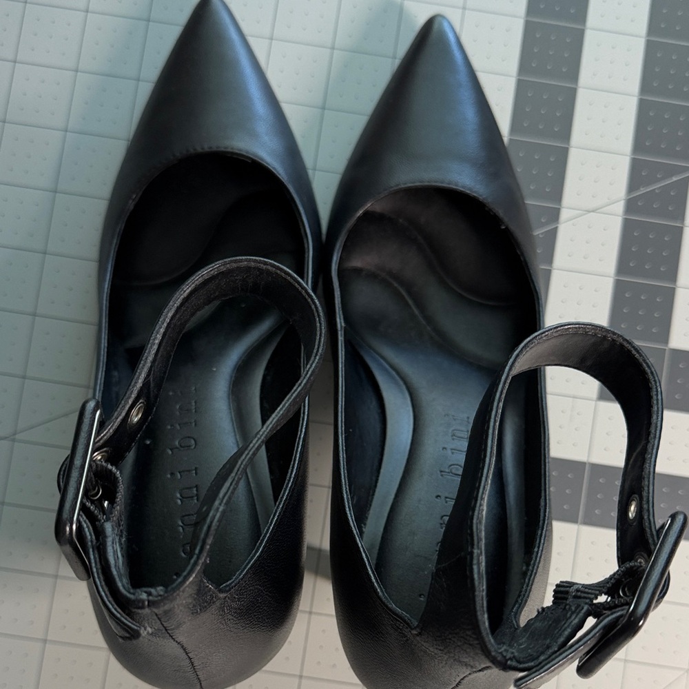 Gianni Bini Black Pointed Toe Heels
